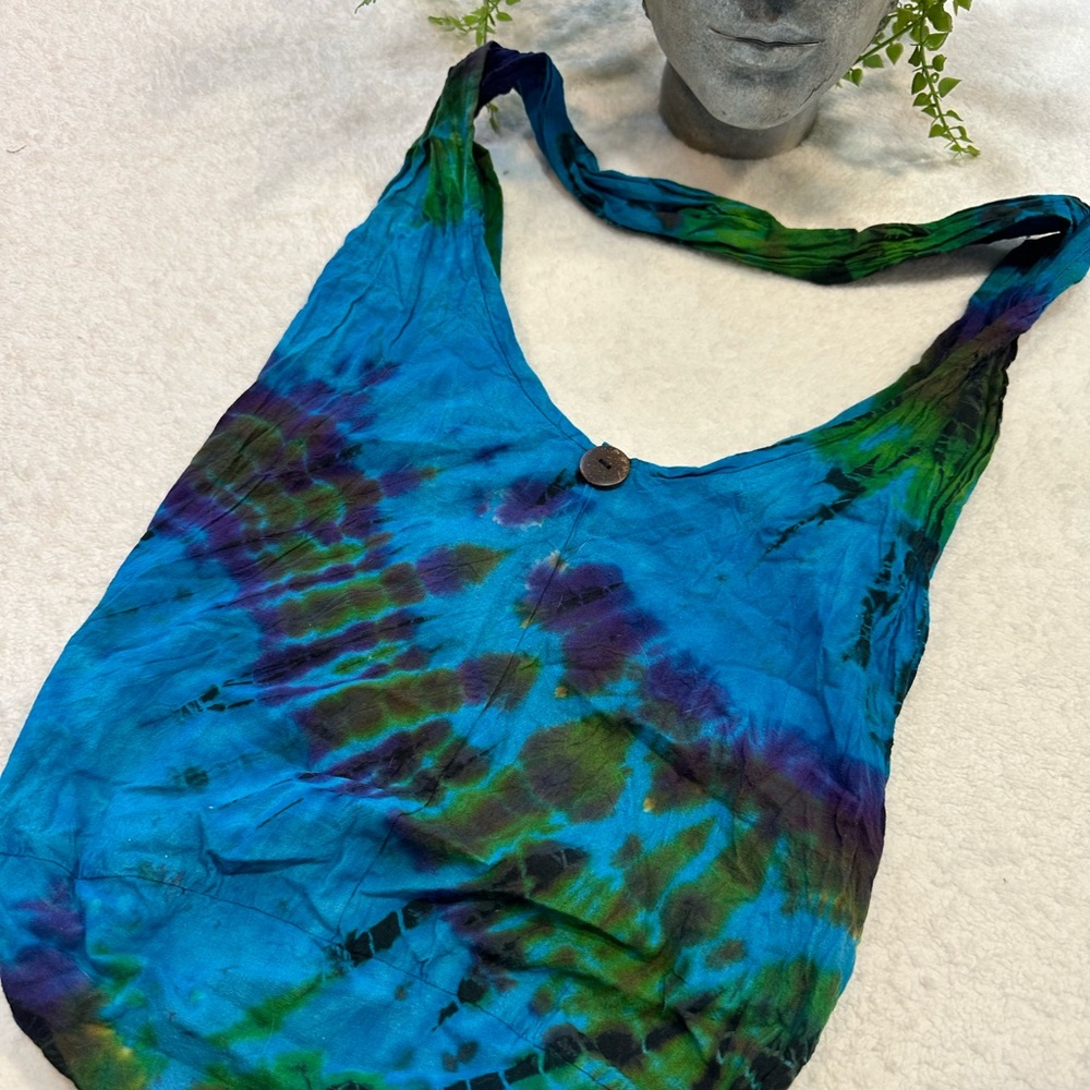 Tie Dye Hobo w/ Button Closure 🌸